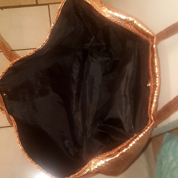 Tote - Picture 4 of 7